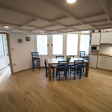 Appartement Emonca *